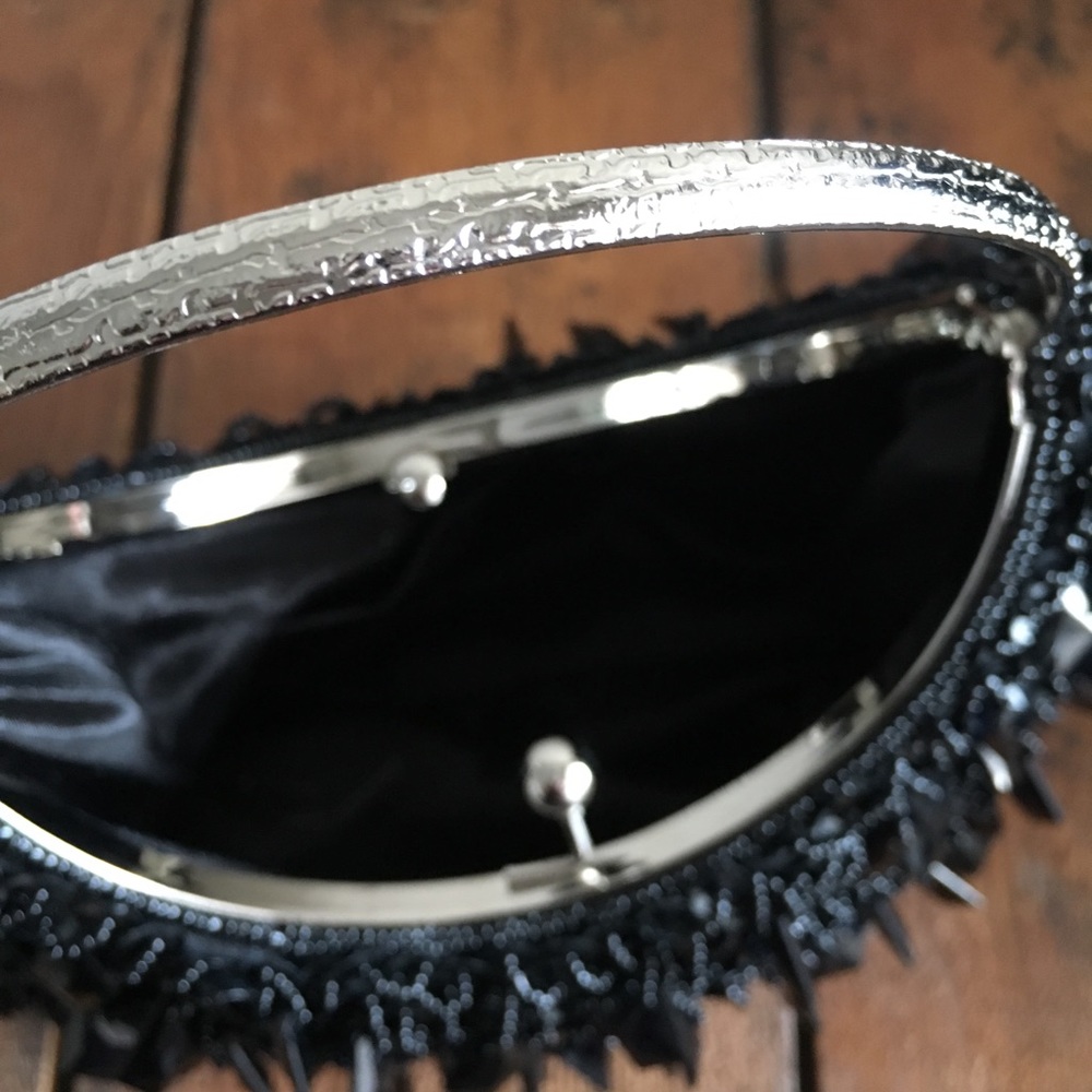Beaded evening bag with metal hoop - Picture 3 of 5